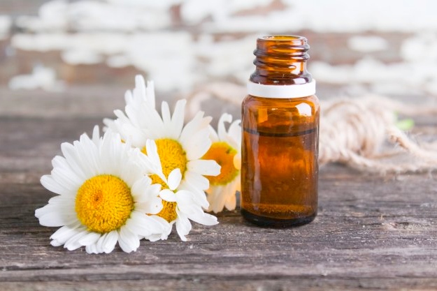 Chamomile Oil | Best Essential Oils For Eczema Treatment | best oils for eczema