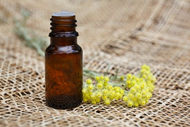 Helichrysum Oil | Best Essential Oils For Eczema Treatment | essential oils for psoriasis and eczema