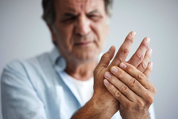 Possible Causes of Finger Joint Pain | Finger Joint Pain? Possible Causes and Treatments | rheumatoid arthritis